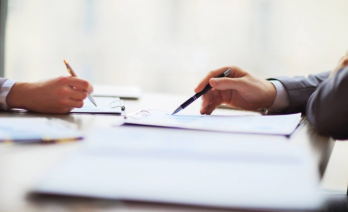 Foto Ein seri�ser Makler ist qualifiziert.