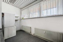 Nebenraum Attraktive Gewerbeeinheit mit 134 m� und 4 Stellpl�tzen - ca. 8 % Rendite