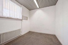 Nebenraum Attraktive Gewerbeeinheit mit 134 m� und 4 Stellpl�tzen - ca. 8 % Rendite