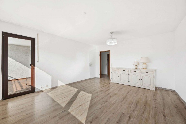 Wohn- und Esszimmer Stuttgart Etagenwohnung 2 -Zimmer-Wohnung in zentraler Lage von Stuttgart - Sofort bezugsfrei, mit Balkon & TG-Stellplatz