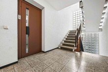 Treppenhaus 2 -Zimmer-Wohnung in zentraler Lage von Stuttgart -  Sofort bezugsfrei, mit Balkon & TG-Stellplatz