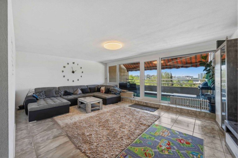 Wohnzimmer B�blingen Wohnung 2025 modernisiert: Gro�z�gige 3-Zimmer-Wohnung mit Balkon in B�blingen